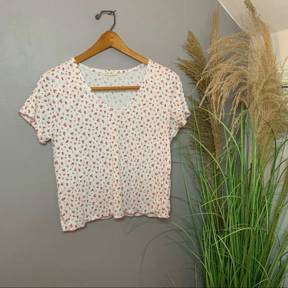 Olivia Rae Floral Top - Picture 3 of 9